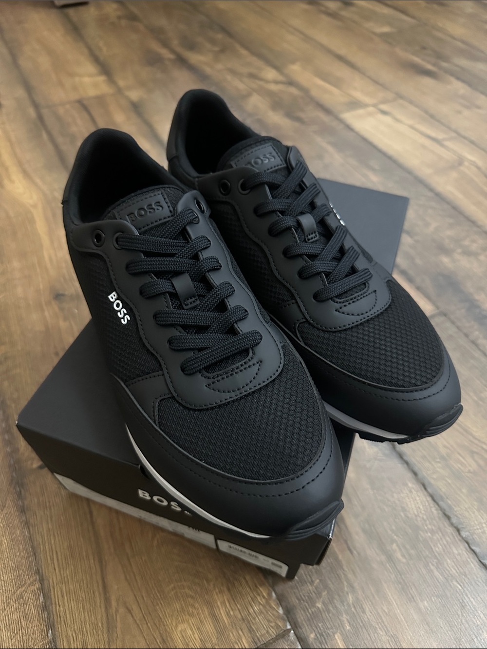 Boss Men's Black Mesh & Leather Low-Top Sneakers size 11 brand new with box